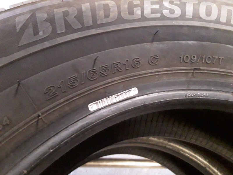 Recambio de neumatico pareja para neumaticos reutilizados - referencia OEM IAM 2156516C107-109T BRIDGESTONE 215/65/16C/109-107T