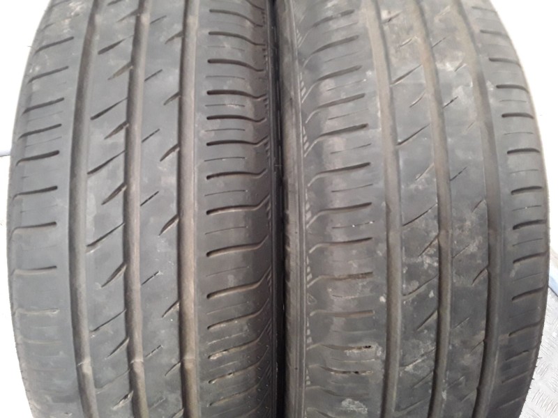 Recambio de neumatico pareja para neumaticos reutilizados - referencia OEM IAM 175651482T ROADSTONE 175/65/14/82T