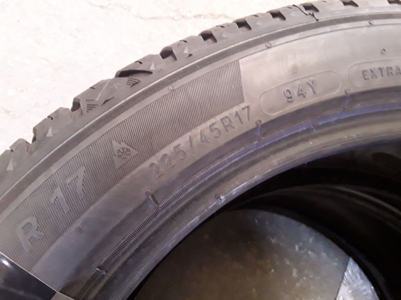 Recambio de neumatico pareja para neumaticos reutilizados - referencia OEM IAM 225401892W MICHELIN 225/40/18/92W