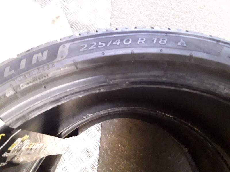 Recambio de neumatico pareja para neumaticos reutilizados - referencia OEM IAM 225401892W MICHELIN 225/40/18/92W