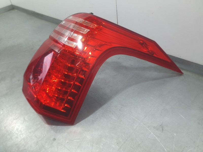 Recambio de piloto trasero derecho para peugeot 5008 (0u_, 0e_) 1.6 bluehdi 115 referencia OEM IAM 6351KH  