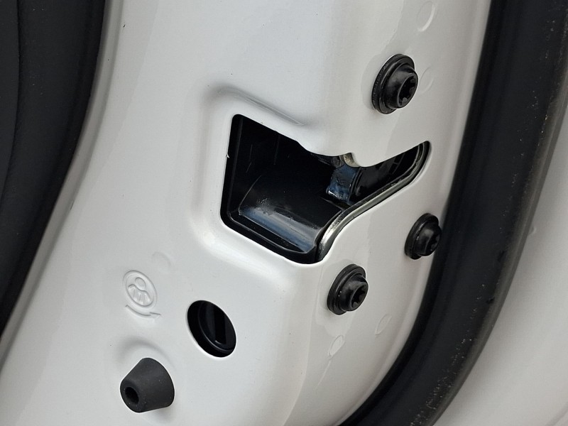 Recambio de cerradura puerta trasera derecha para omoda omoda 5 omoda 5 hev referencia OEM IAM 554001268AA  