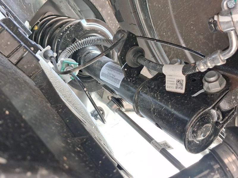 Recambio de amortiguador delantero izquierdo para omoda omoda 5 omoda 5 hev referencia OEM IAM 202000957AA  