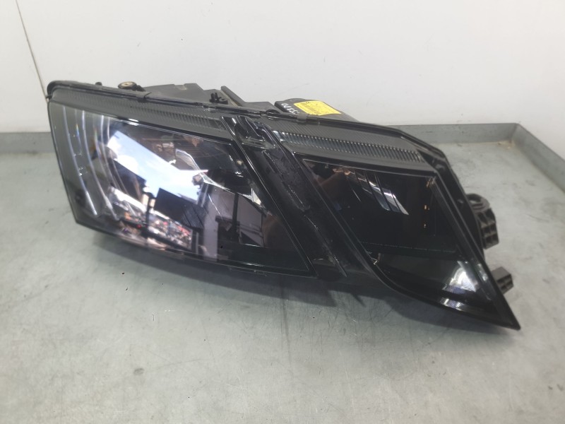 Recambio de faro derecho para skoda octavia iii (5e3, nl3, nr3) 1.5 tsi referencia OEM IAM 5E1941016C  