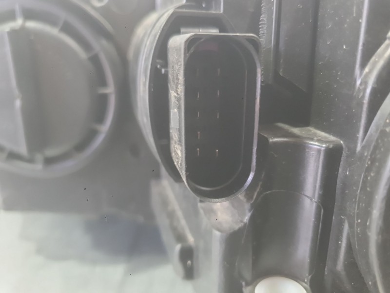 Recambio de faro derecho para skoda octavia iii (5e3, nl3, nr3) 1.5 tsi referencia OEM IAM 5E1941016C  
