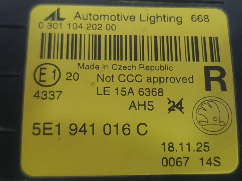 Recambio de faro derecho para skoda octavia iii (5e3, nl3, nr3) 1.5 tsi referencia OEM IAM 5E1941016C  