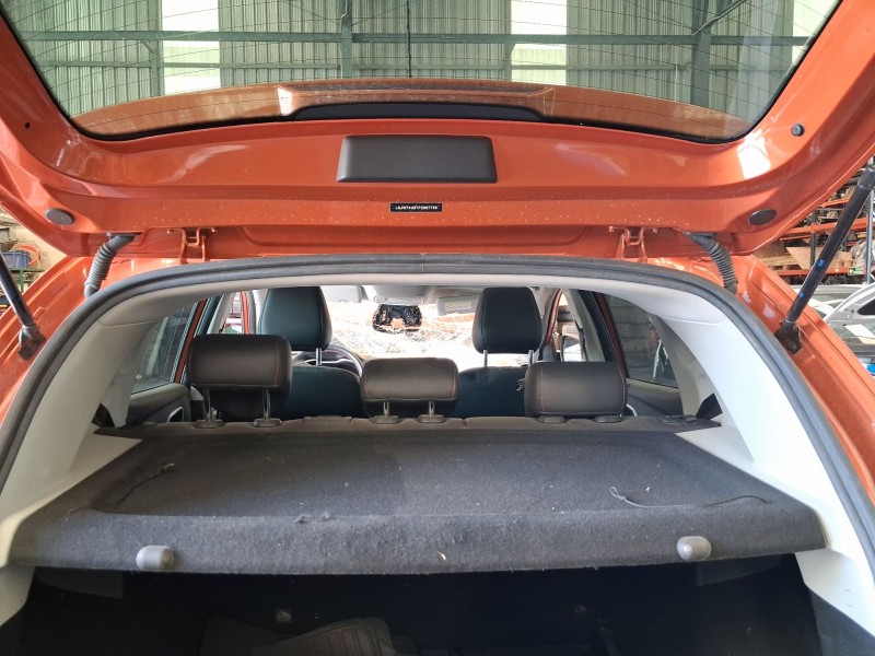 Recambio de bandeja trasera para mg zs suv (azs1) 1.5 vti referencia OEM IAM 10597903  