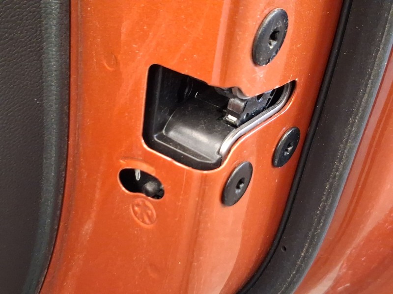 Recambio de cerradura puerta trasera derecha para mg zs suv (azs1) 1.5 vti referencia OEM IAM 10640594  