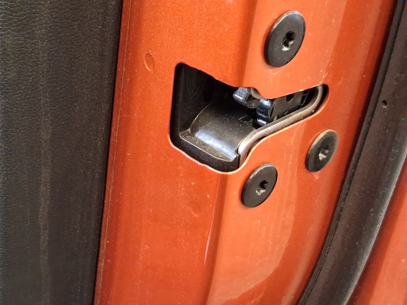 Recambio de cerradura puerta delantera derecha para mg zs suv (azs1) 1.5 vti referencia OEM IAM 10640588  
