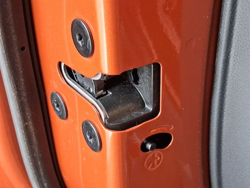 Recambio de cerradura puerta trasera izquierda para mg zs suv (azs1) 1.5 vti referencia OEM IAM 10640593  
