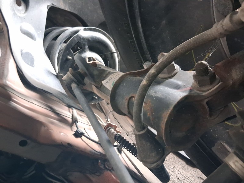 Recambio de amortiguador delantero izquierdo para mg zs suv (azs1) 1.5 vti referencia OEM IAM 10242405  