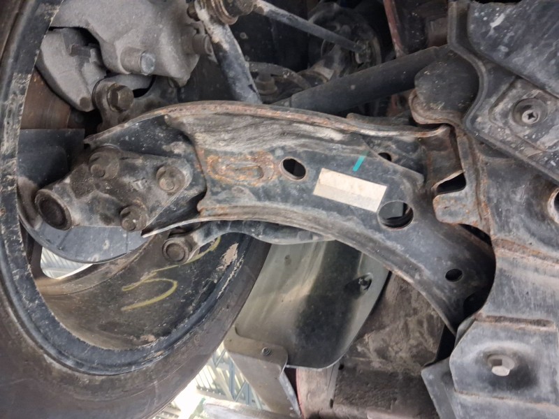 Recambio de brazo suspension inferior delantero derecho para mg zs suv (azs1) 1.5 vti referencia OEM IAM 11048895  