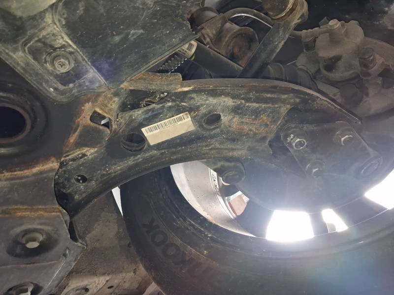 Recambio de brazo suspension inferior delantero izquierdo para mg zs suv (azs1) 1.5 vti referencia OEM IAM 11048892  