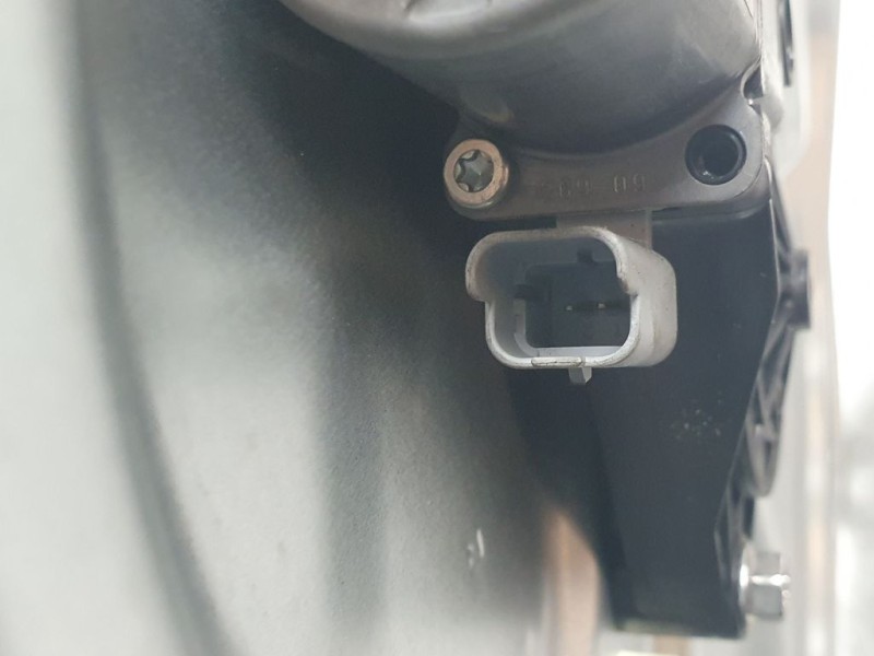 Recambio de elevalunas delantero derecho para kia venga basic referencia OEM IAM 824811P000  MOBIS ELECTRICO 2 PINS