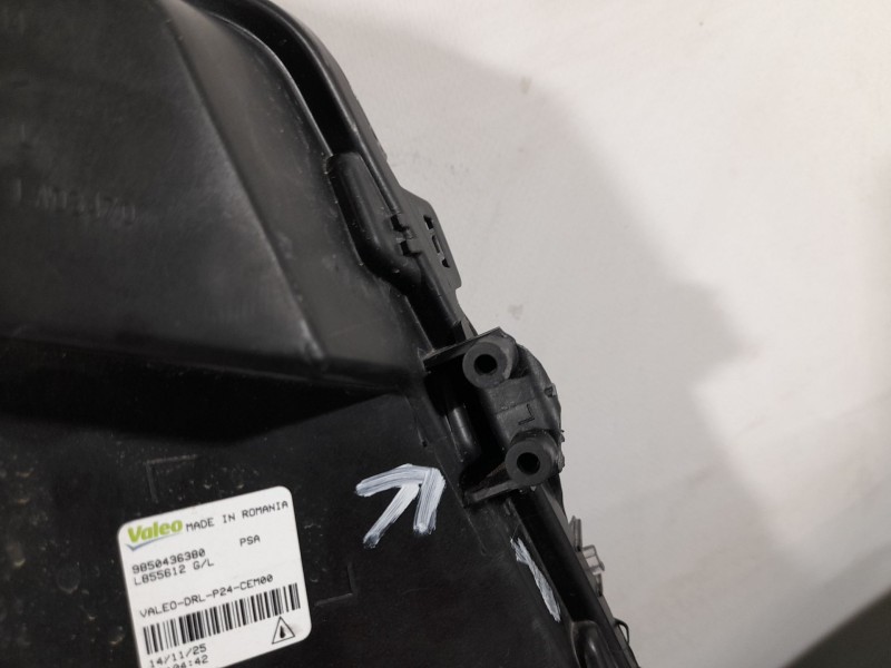 Recambio de piloto delantero izquierdo para peugeot 2008 ii (us_, us-, uy_, uj_, ur_, uc_) 2008 1.2 hybrid referencia OEM IAM 98