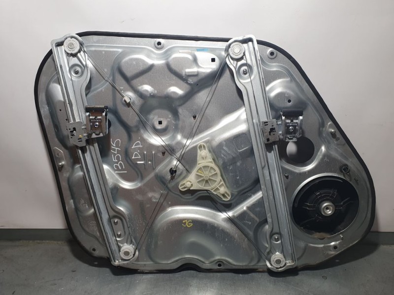 Recambio de elevalunas delantero derecho para kia venga basic referencia OEM IAM 824811P000  MOBIS ELECTRICO 2 PINS