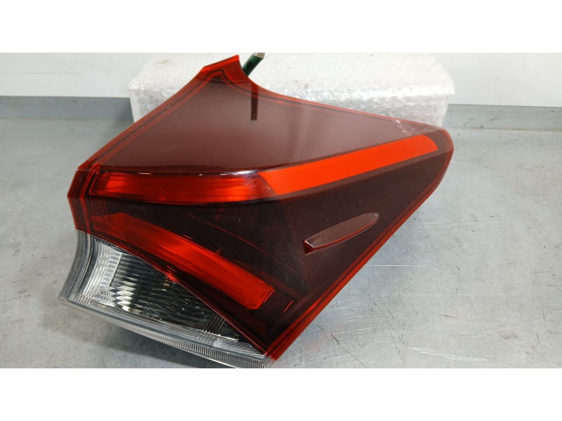 Recambio de piloto trasero derecho exterior para toyota auris (_e18_) 1.8 hybrid (zwe186_) referencia OEM IAM 8155102730  