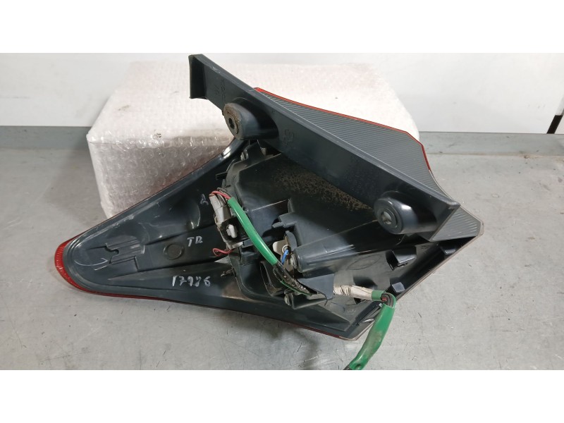 Recambio de piloto trasero derecho exterior para toyota auris (_e18_) 1.8 hybrid (zwe186_) referencia OEM IAM 8155102730  