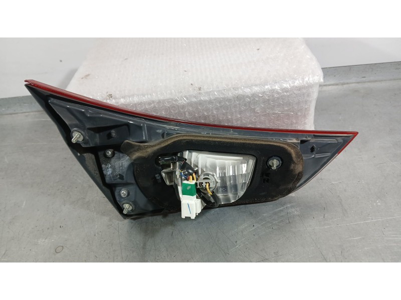 Recambio de piloto trasero derecho interior para toyota auris (_e18_) 1.8 hybrid (zwe186_) referencia OEM IAM 8158102460  