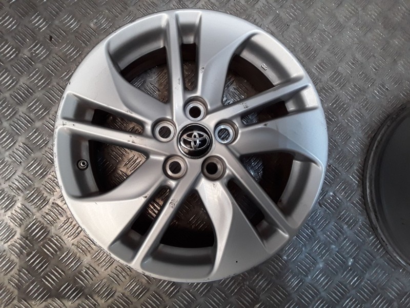 Recambio de juego llantas aluminio para toyota yaris (_p21_, _pa1_, _ph1_) 1.5 hybrid (mxph11) referencia OEM IAM 6X15 5 TORN ET