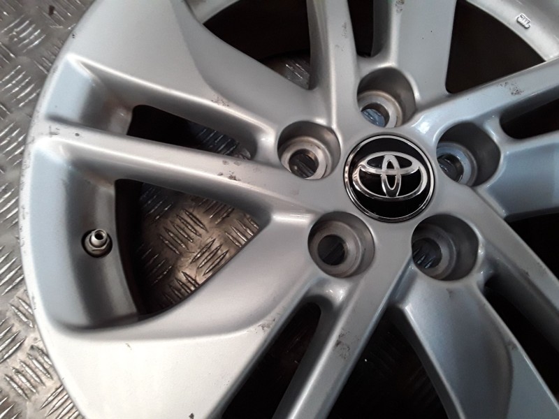 Recambio de juego llantas aluminio para toyota yaris (_p21_, _pa1_, _ph1_) 1.5 hybrid (mxph11) referencia OEM IAM 6X15 5 TORN ET