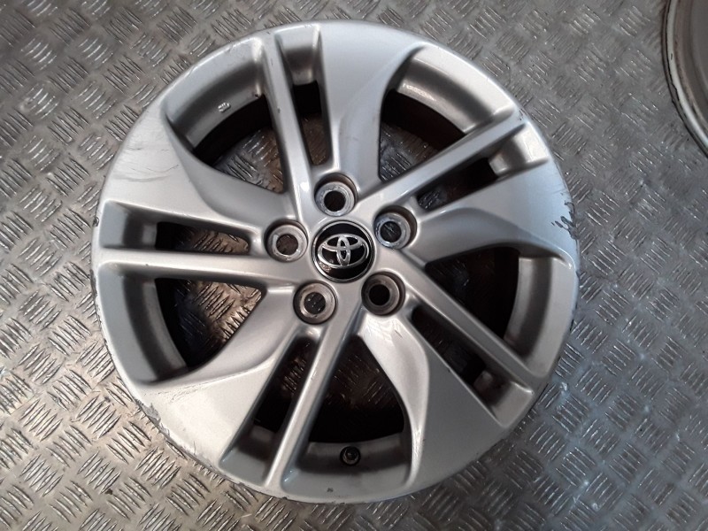 Recambio de juego llantas aluminio para toyota yaris (_p21_, _pa1_, _ph1_) 1.5 hybrid (mxph11) referencia OEM IAM 6X15 5 TORN ET