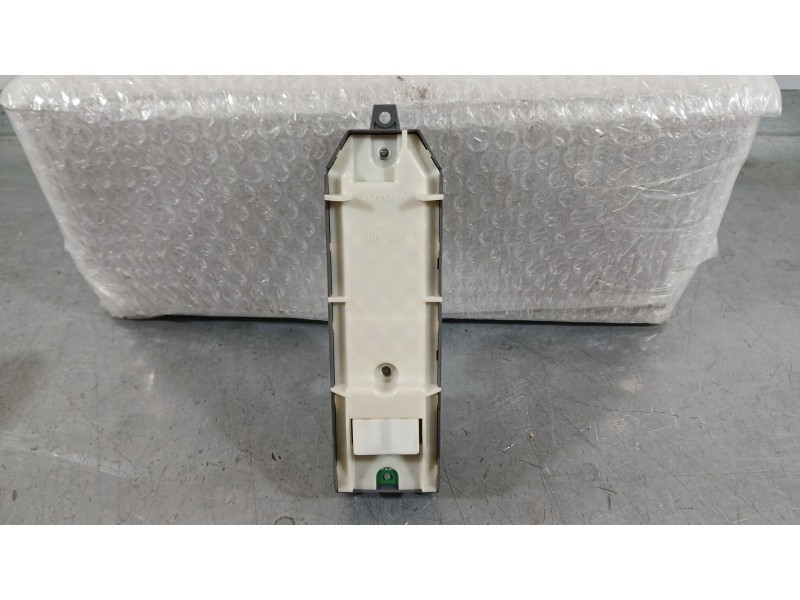 Recambio de mando elevalunas delantero izquierdo para toyota auris (_e18_) 1.8 hybrid (zwe186_) referencia OEM IAM 8482002320  