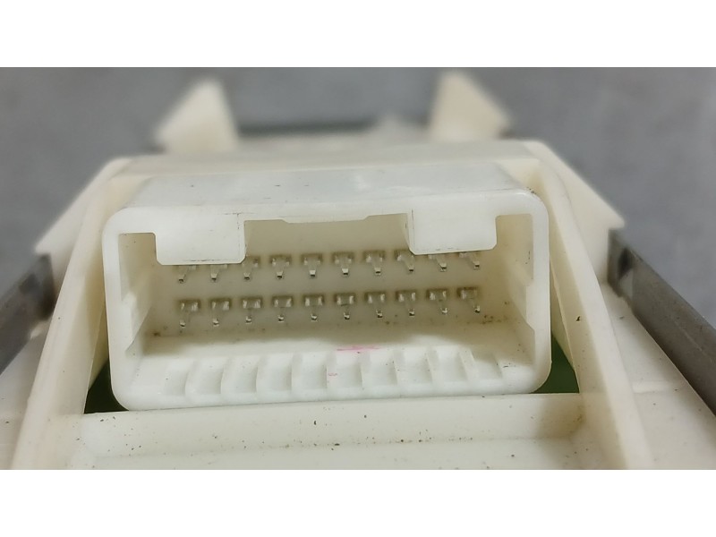 Recambio de mando elevalunas delantero izquierdo para toyota auris (_e18_) 1.8 hybrid (zwe186_) referencia OEM IAM 8482002320  