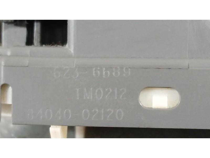 Recambio de mando elevalunas delantero izquierdo para toyota auris (_e18_) 1.8 hybrid (zwe186_) referencia OEM IAM 8482002320  
