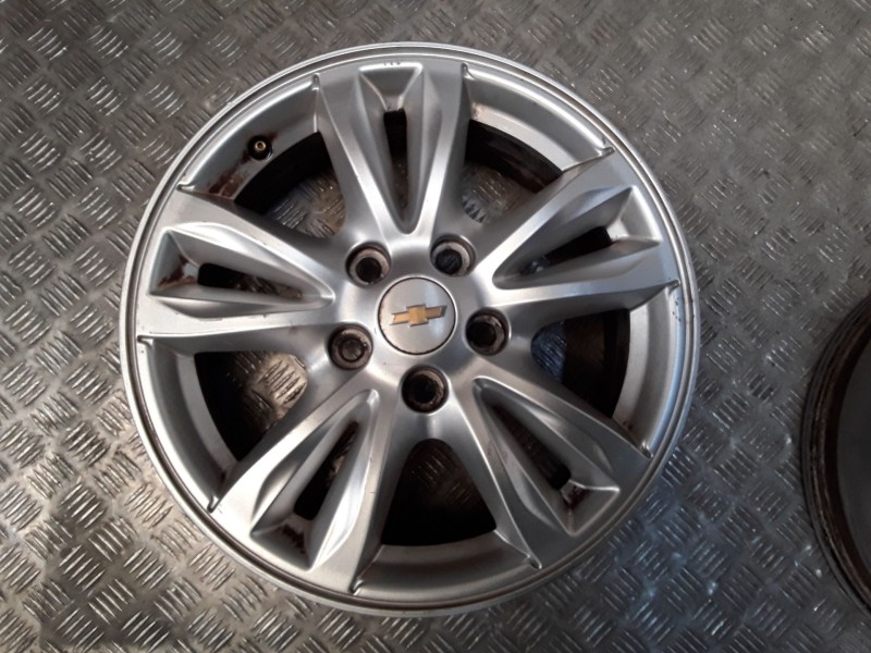 Recambio de juego llantas aluminio para chevrolet cruze hatchback (j305) 1.7 d referencia OEM IAM 6.5X16 5 TORN ET41 ROZADAS ALU