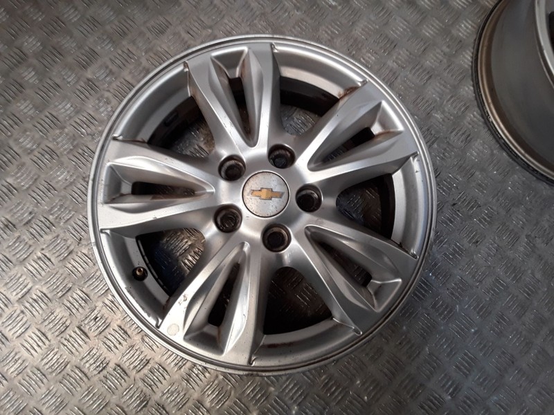 Recambio de juego llantas aluminio para chevrolet cruze hatchback (j305) 1.7 d referencia OEM IAM 6.5X16 5 TORN ET41 ROZADAS ALU