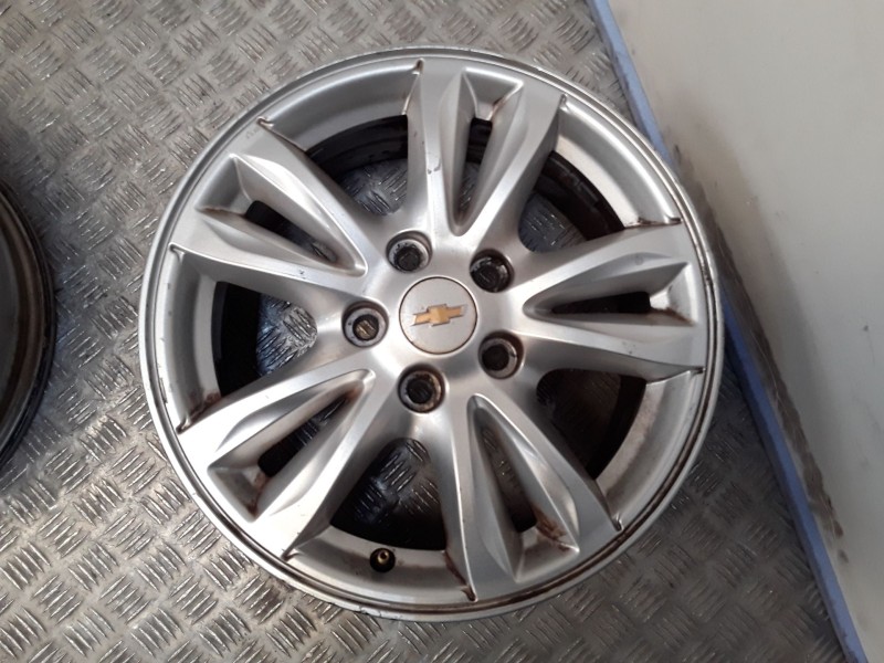 Recambio de juego llantas aluminio para chevrolet cruze hatchback (j305) 1.7 d referencia OEM IAM 6.5X16 5 TORN ET41 ROZADAS ALU
