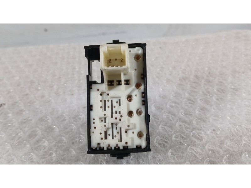 Recambio de mando elevalunas trasero derecho para toyota auris (_e18_) 1.8 hybrid (zwe186_) referencia OEM IAM 8481002140  
