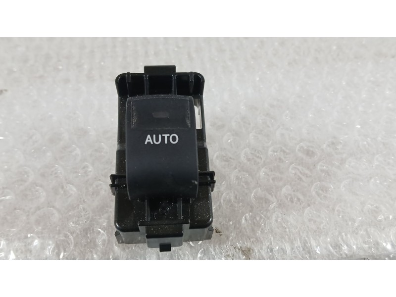 Recambio de mando elevalunas trasero izquierdo para toyota auris (_e18_) 1.8 hybrid (zwe186_) referencia OEM IAM 8481002140  