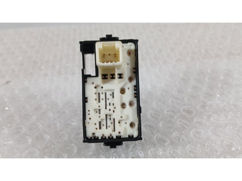 Recambio de mando elevalunas trasero izquierdo para toyota auris (_e18_) 1.8 hybrid (zwe186_) referencia OEM IAM 8481002140  