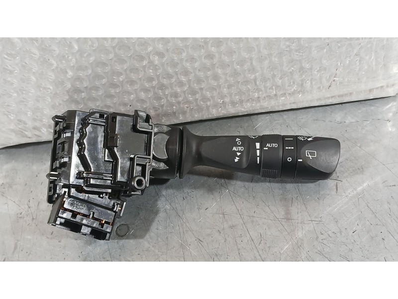 Recambio de mando limpia para toyota auris (_e18_) 1.8 hybrid (zwe186_) referencia OEM IAM   