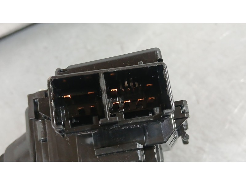 Recambio de mando limpia para toyota auris (_e18_) 1.8 hybrid (zwe186_) referencia OEM IAM   