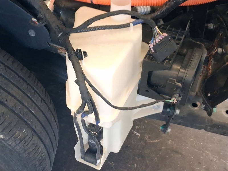 Recambio de deposito limpia para mg zs suv (azs1) ev referencia OEM IAM 10361598  