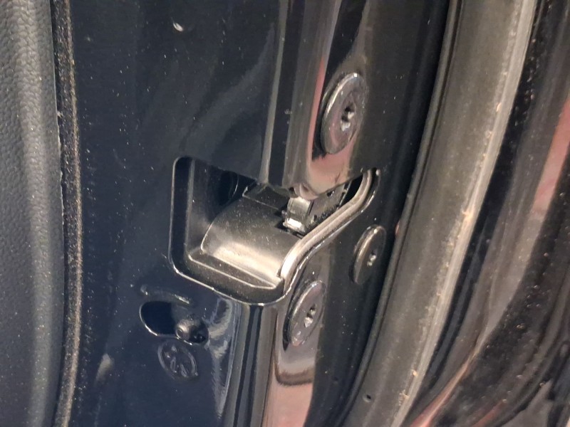 Recambio de cerradura puerta trasera derecha para mg zs suv (azs1) ev referencia OEM IAM 10640594  