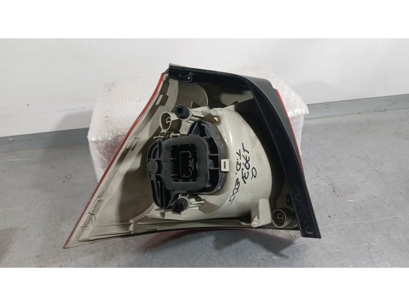 Recambio de piloto trasero derecho exterior para volkswagen golf v (1k1) 1.6 referencia OEM IAM 1K6945096AA  