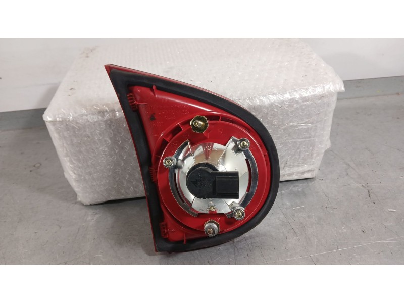 Recambio de piloto trasero derecho interior para volkswagen golf v (1k1) 1.6 referencia OEM IAM 1K6945094E  