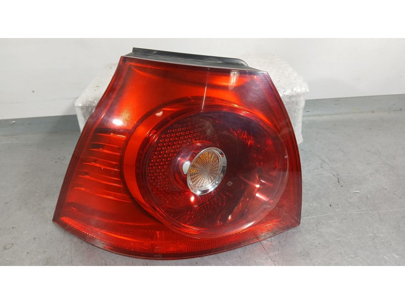Recambio de piloto trasero izquierdo exterior para volkswagen golf v (1k1) 1.6 referencia OEM IAM 1K6945095AA  