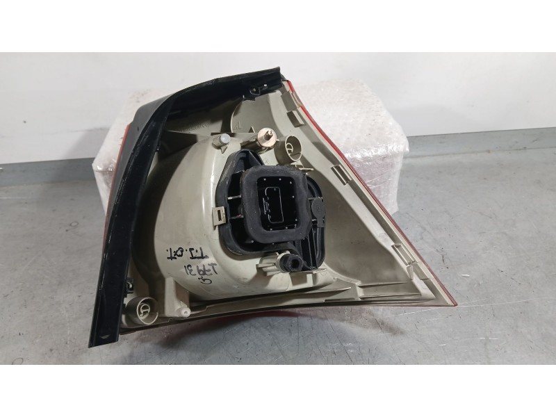 Recambio de piloto trasero izquierdo exterior para volkswagen golf v (1k1) 1.6 referencia OEM IAM 1K6945095AA  