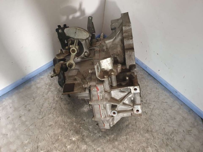 Recambio de caja cambios para toyota avensis berlina (t25) 2.0 executive berlina (5-ptas.) referencia OEM IAM 303002D091  5VELOC