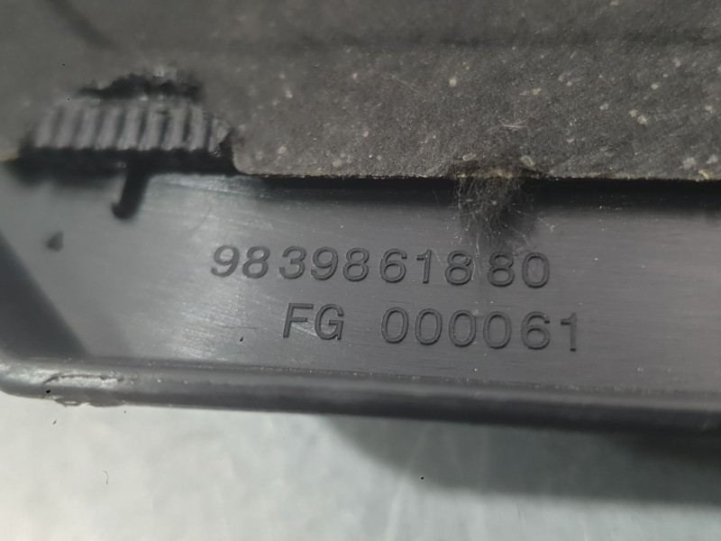 Recambio de tapa motor para citroën c3 iv 1.2 puretech referencia OEM IAM 9839861880  