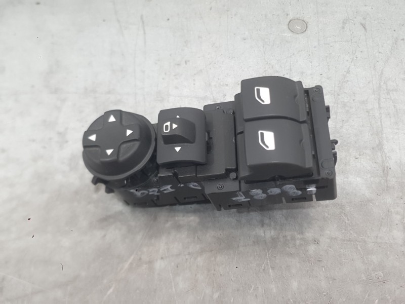 Recambio de mando elevalunas delantero izquierdo para citroën c3 iv 1.2 puretech referencia OEM IAM 98614450ZD C/MANDO RETROVISO
