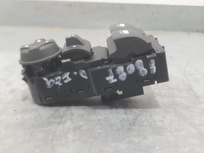 Recambio de mando elevalunas delantero izquierdo para citroën c3 iv 1.2 puretech referencia OEM IAM 98614450ZD C/MANDO RETROVISO