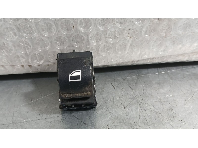 Recambio de mando elevalunas delantero derecho para bmw 1 (f20) 116 d referencia OEM IAM 61319208107  