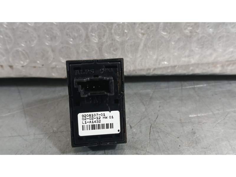Recambio de mando elevalunas delantero derecho para bmw 1 (f20) 116 d referencia OEM IAM 61319208107  