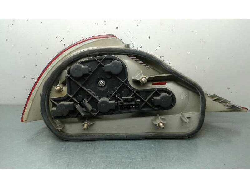 Recambio de piloto trasero derecho para lancia lancia y 1.1 cat referencia OEM IAM   